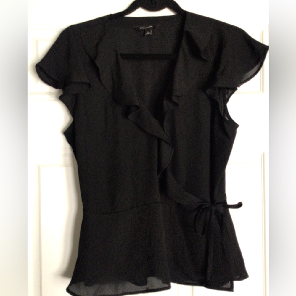 ‼️MOVING‼️ Banana Republic Black Ruffle Wrap Top. Medium. EUC
